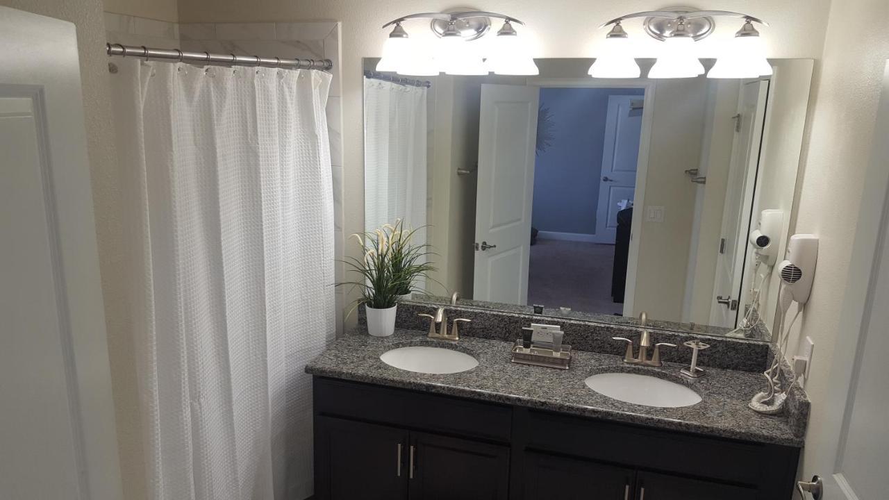 4 Bedroom Private Lakefront Town Home At Storey Lake Near Disney World Parks Kissimmee Zewnętrze zdjęcie