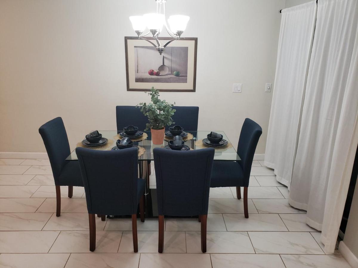 4 Bedroom Private Lakefront Town Home At Storey Lake Near Disney World Parks Kissimmee Zewnętrze zdjęcie